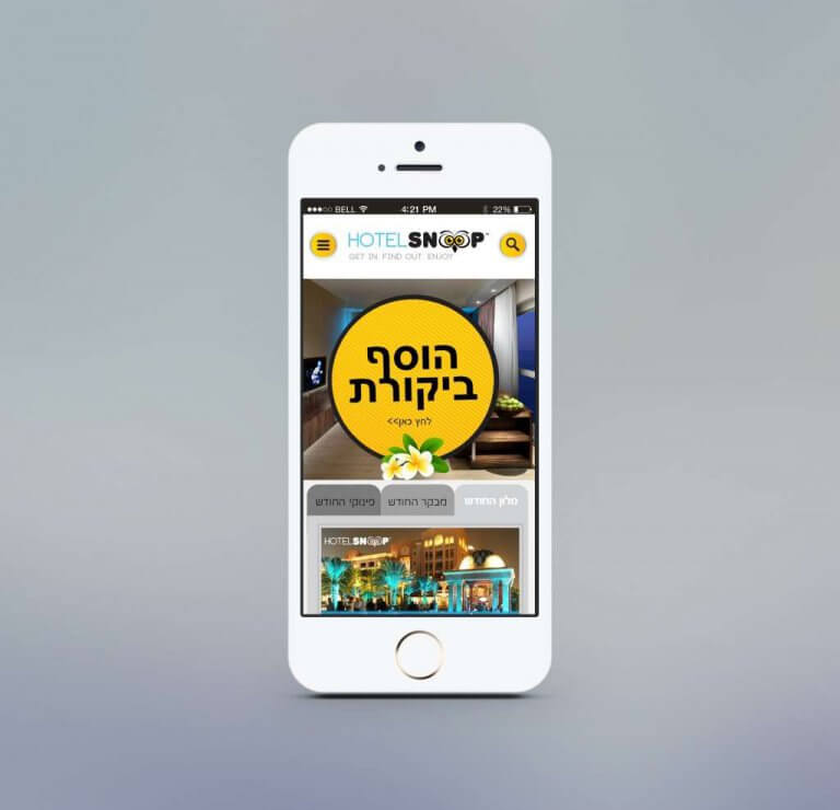 עיצוב UX/UI – אפליקציית HOTELSNOOP על אייפון לבן, חדר מלון ותג צהוב הוסף ביקורת | פורטפוליו עיצוב אפליקציות קרנף סטודיו